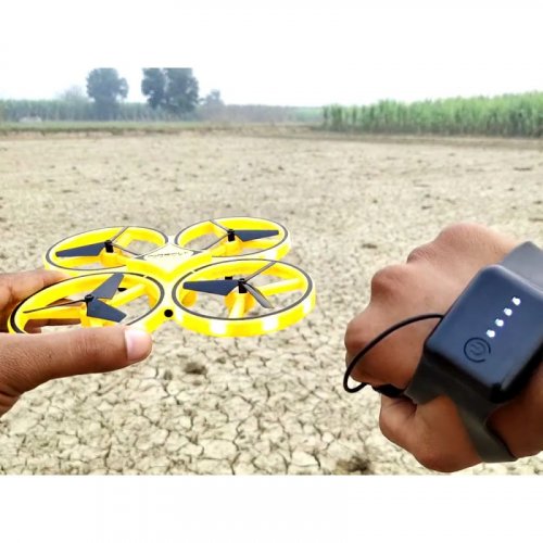 O dronă unică controlată prin mișcarea mâinii